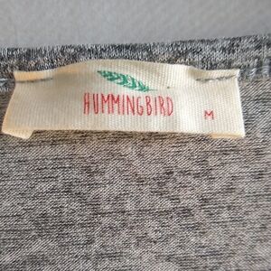 NWOT Hummingbird M heather gray top w-front pockets